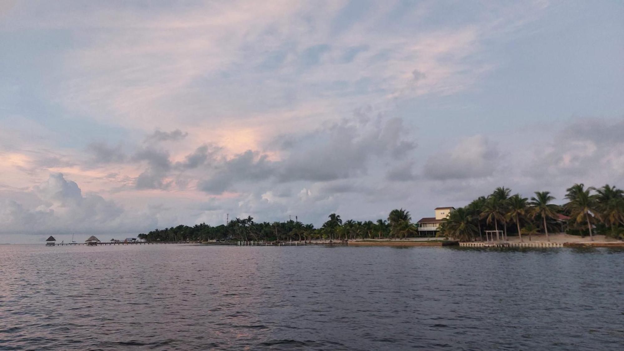 Royal Caribbean Resort San Pedro  Ngoại thất bức ảnh