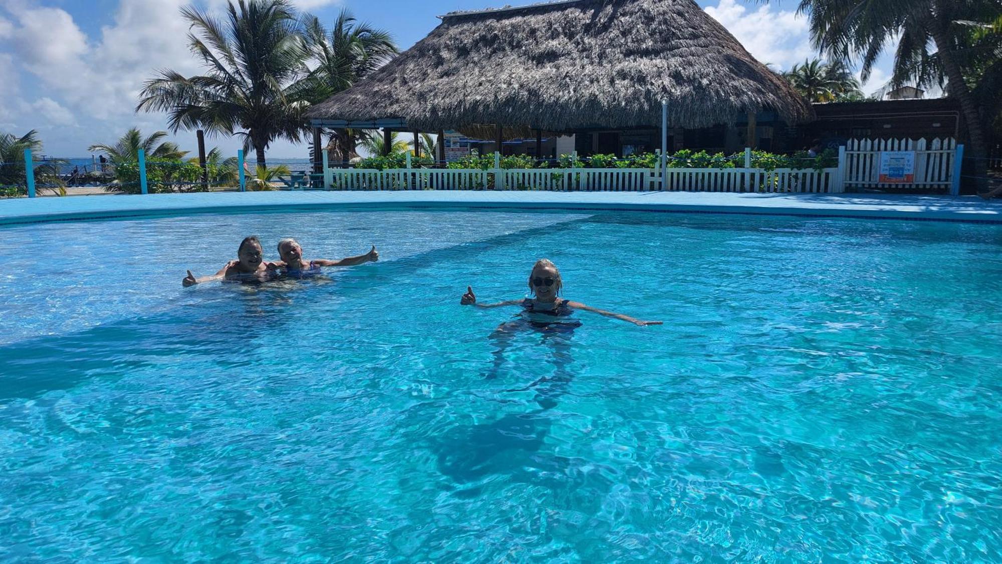 Royal Caribbean Resort San Pedro  Ngoại thất bức ảnh